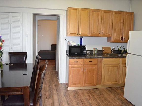 3rd image of 147 Beech St APT 2