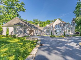 1245 W Summerfield Dr, Lake Forest, IL 60045