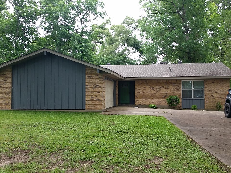 1st image of 302 White Oak St