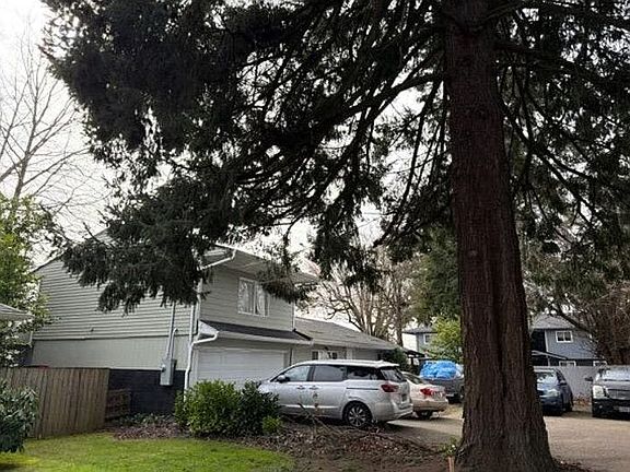 3rd image of 10300 NE Hassalo St