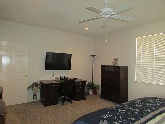 4th image of 901 Via Descanso Dr