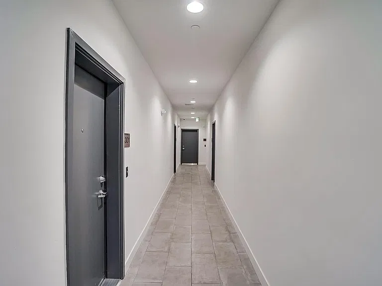 6015 Woodman Ave #201 — Photo 29