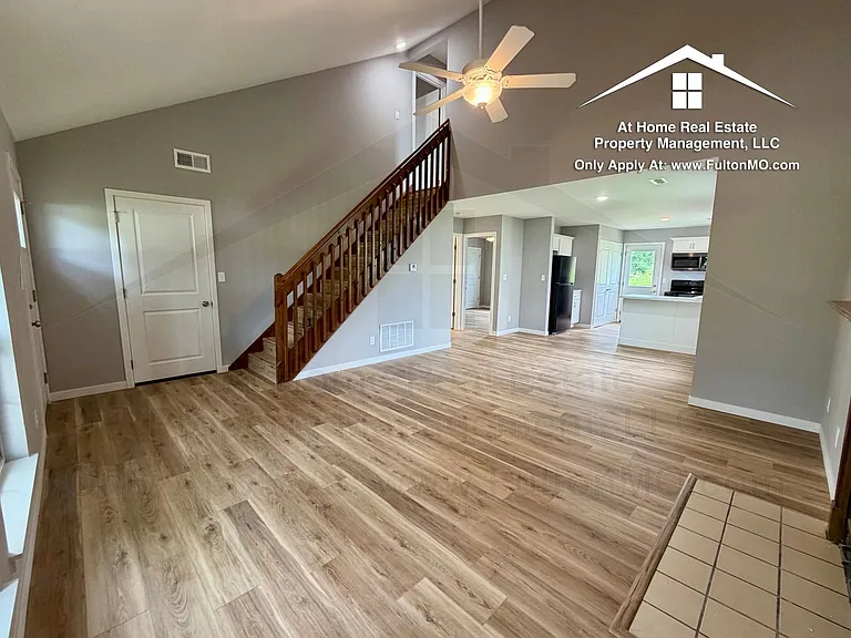 2717 Mayflower Dr — Photo 5