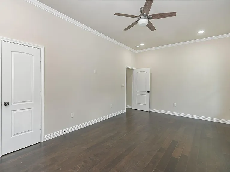 2902 Houston Ave — Photo 14
