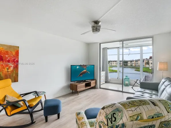 8861 Sunrise Lakes Blvd APT 205, Fort Lauderdale, FL 33322