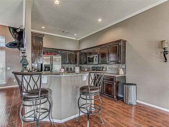 3rd image of 504 SW 153rd St
