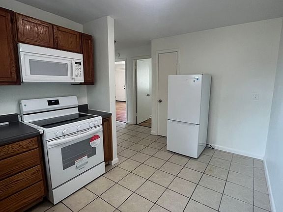 3rd image of 3301 Batavia St #B