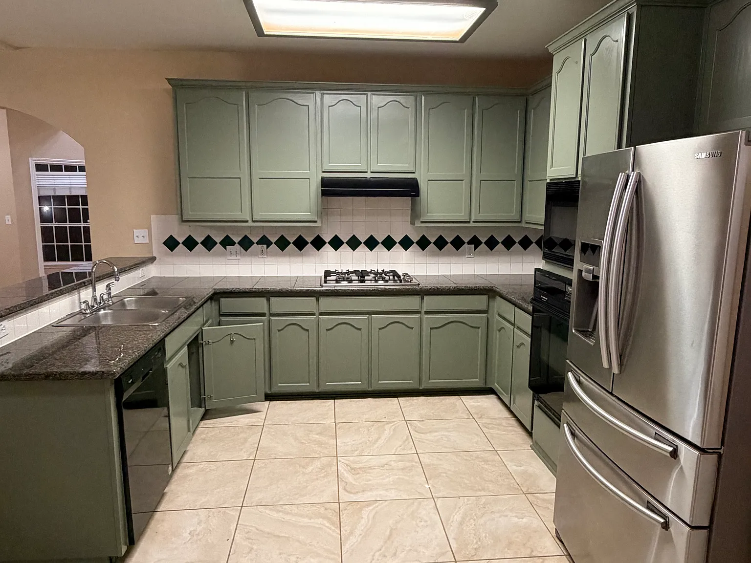3 bed, 2.5 bath, 1939 sqft, $2,500 — Photo 1