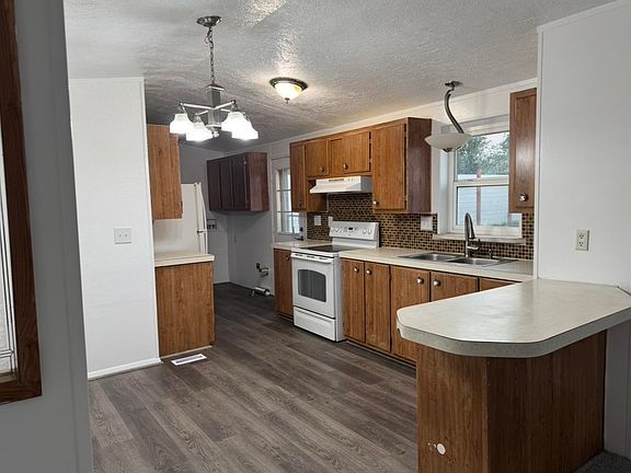 4th image of 155 Hillcrest Ave Trailer 48
