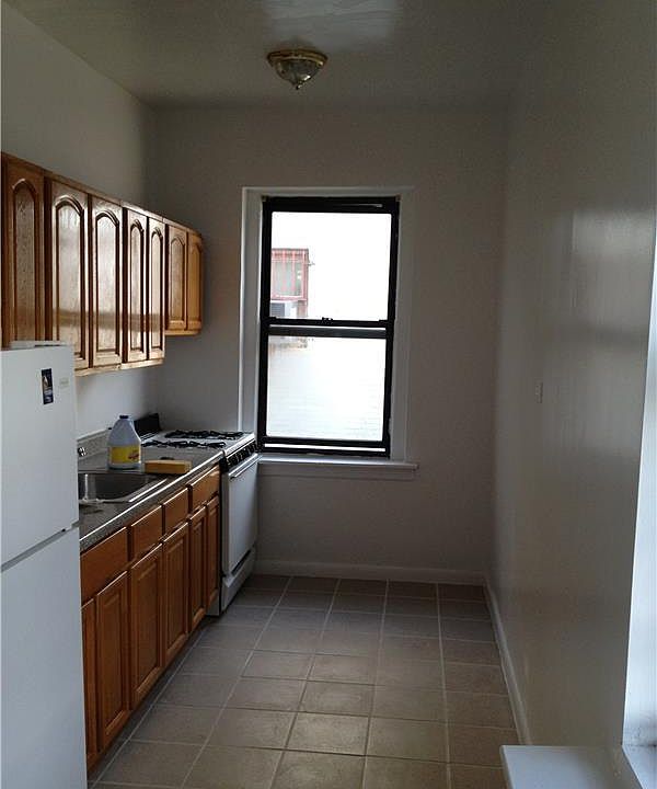 2nd image of 3376 Fenton Ave APT 1d