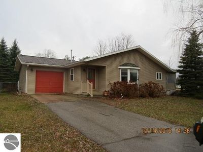 524 E Broad St, Bellaire, MI, 49615