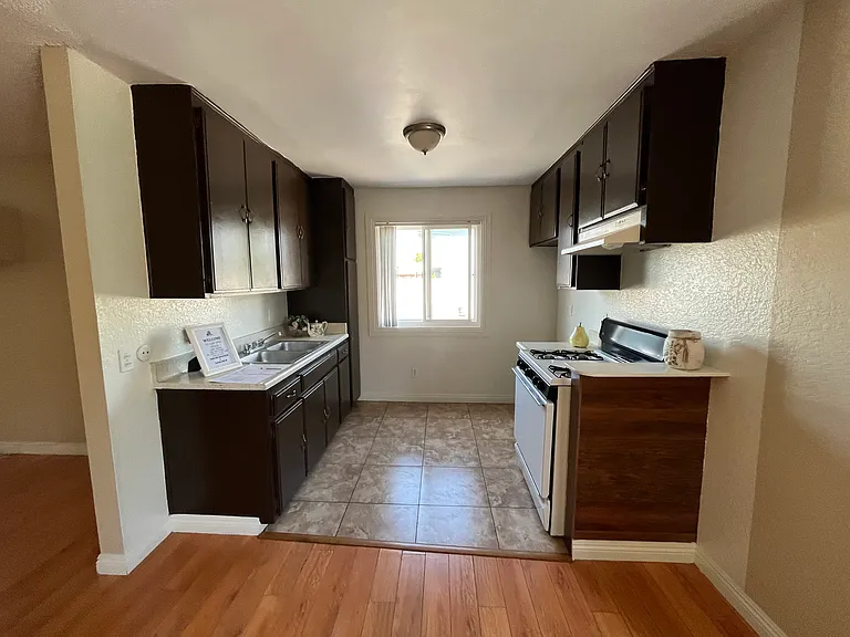 14601 W Vanowen St — Photo 9
