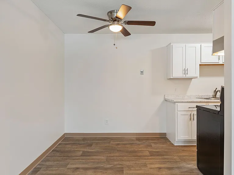 109th Place Apartments — Photo 26