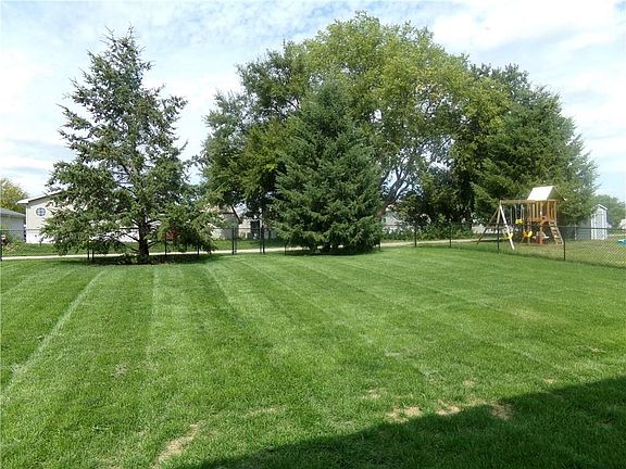 3rd image of 365 SE Olson Dr