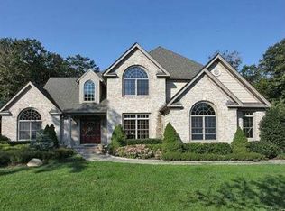 4 Griffen Ct, Miller Place, NY 11764