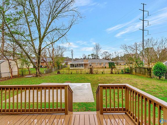 4th image of 218 Cumberland Dr SE