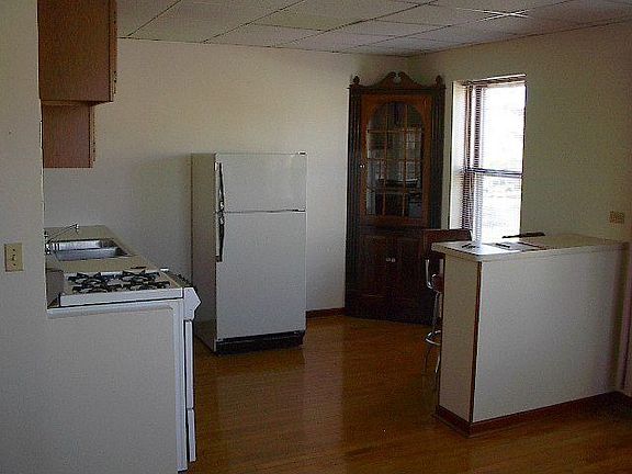 3rd image of 4263 W Montrose Ave