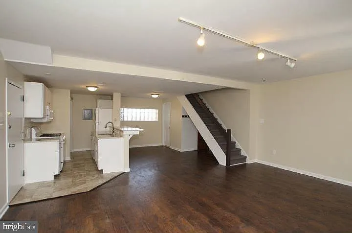 443 Fairmount Ave #A — Photo 8