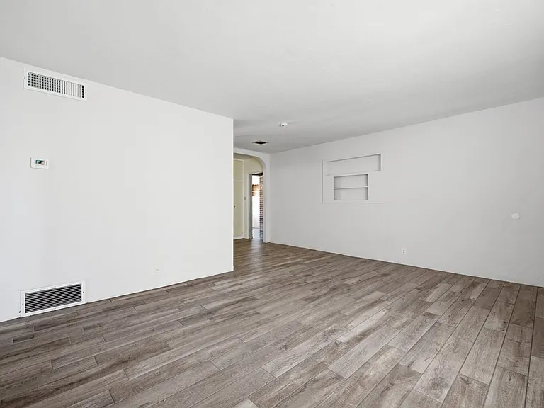 626 N Venice Ave — Photo 4
