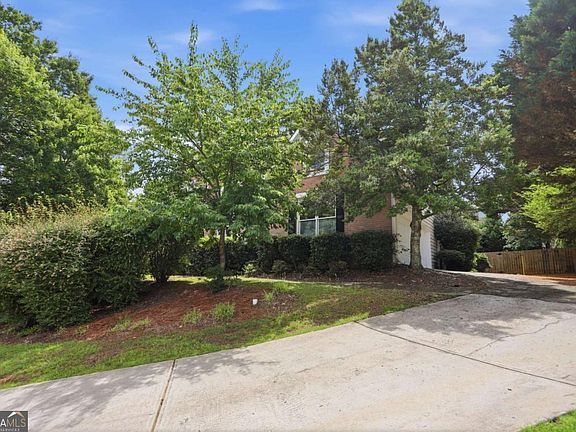 3rd image of 519 Emerald Lake Ln