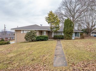 616 Boxwood Dr, Latrobe, PA 15650