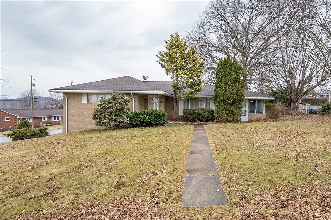 616 Boxwood Dr photo 1