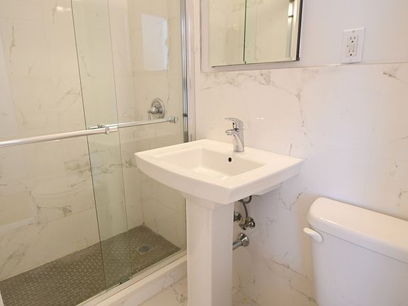 The Grand - Bathroom - J Line