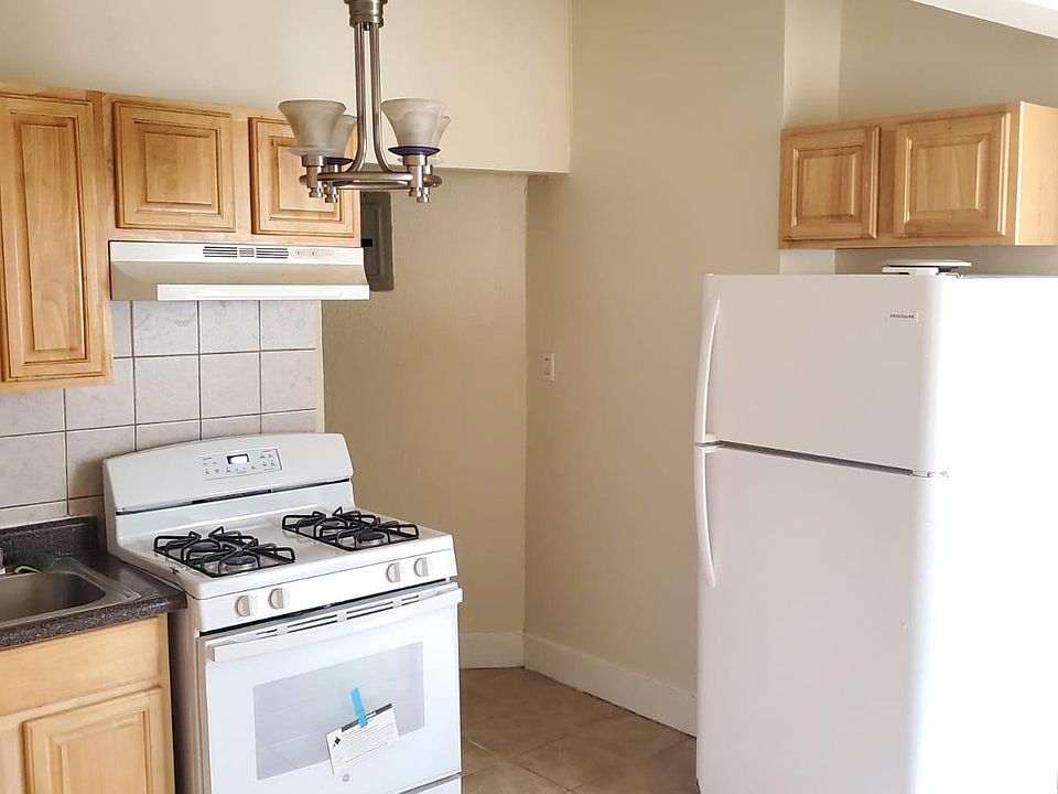 1st image of 141 S 1st Ave APT 1