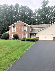 1322 Fox Run Dr, Youngstown, OH, 44512