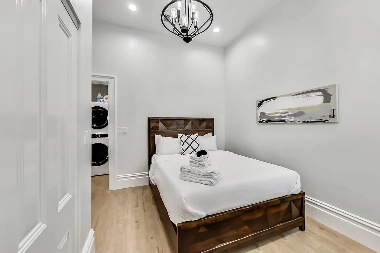 5 bed, 4.0 bath, 1819 sqft, $15,007 — Photo 3