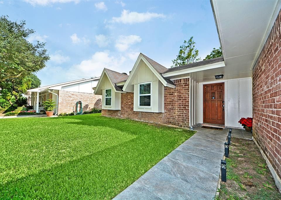 1st image of 13415 Greenbriar Dr