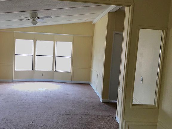 3rd image of 4728 Dunkeld Ave