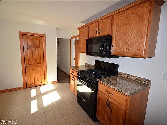 4th image of 2221 S Burdick St #B