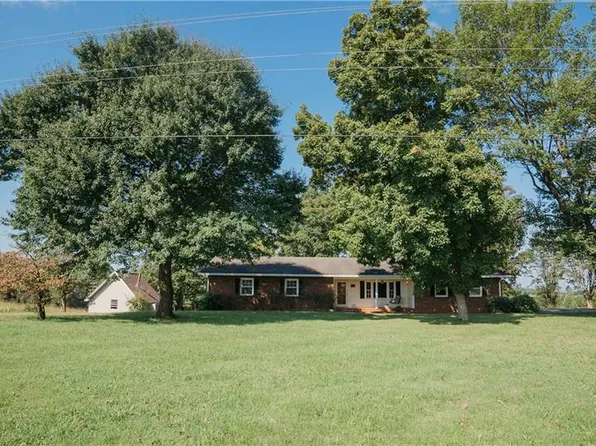 3613 Pendry Rd, Boonville, NC 27011