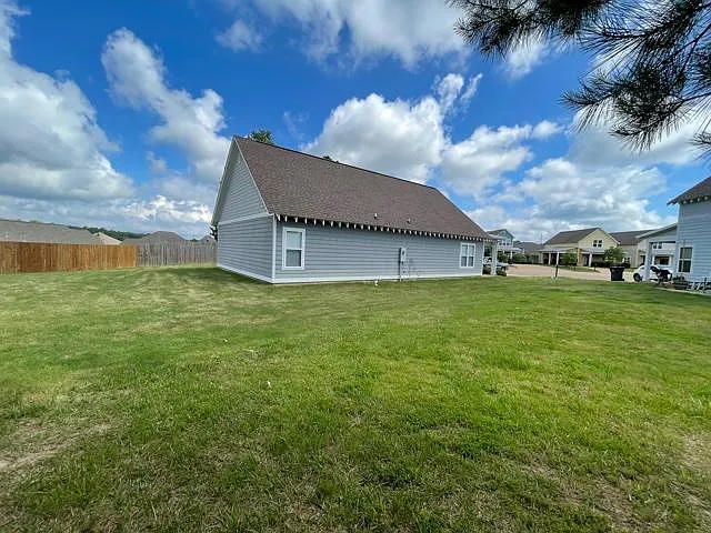 1317 Ashleys Dr — Photo 4