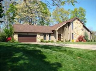 2 Woodcrest Ln, Charleston, WV 25314