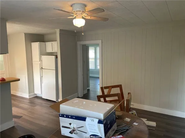 803 E McAlpine St, Navasota, TX