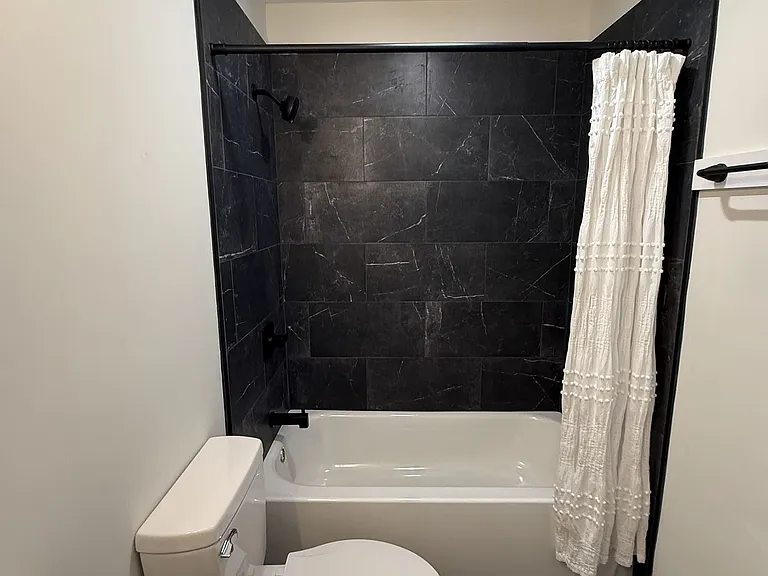 1020 College — Photo 10
