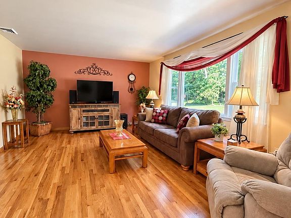 4th image of 17 Rose Avenue