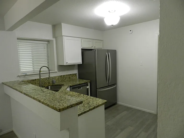 4100 Adelphi Ln #B — Photo 7