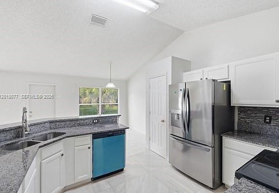 3rd image of 7608 Deland Ave