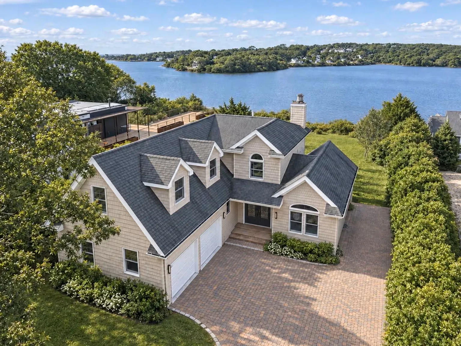 Prime Montauk Waterfront Rental - Minutes from Town & Ocean — Photo 2