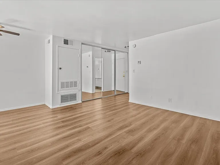Woodman Apartments — Photo 11