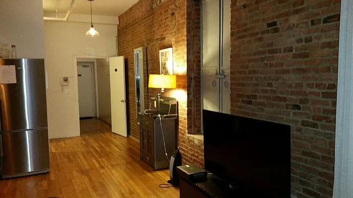 Rented by Ozymandius Realty | media 16