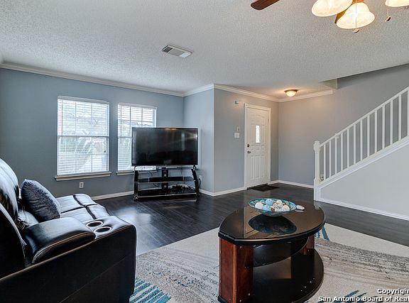 3rd image of 1665 Jasmine Dr