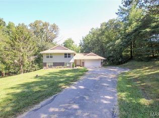 355 Somerset Dr, Villa Ridge, MO 63089