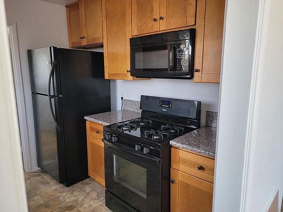 3rd image of 1373 N Altadena Dr
