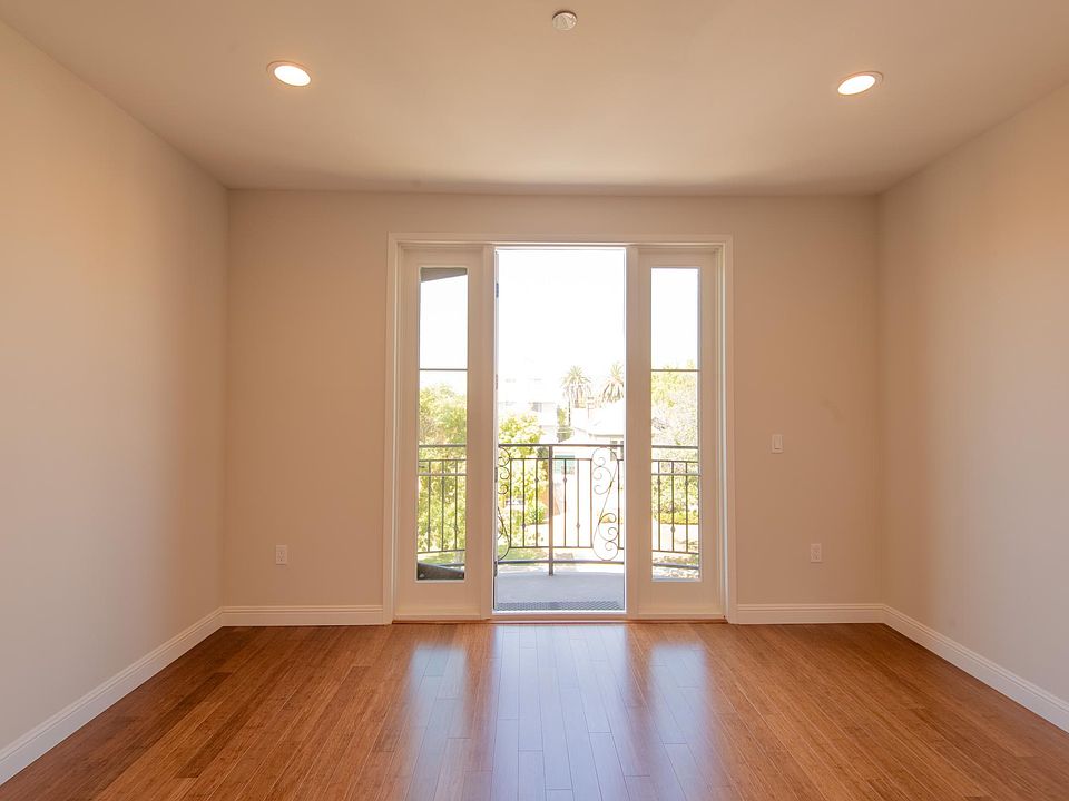 1st image of 1452 S Bedford St #1002