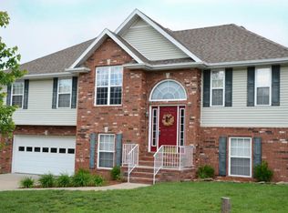318 N Cedarwood Ave, Republic, MO 65738