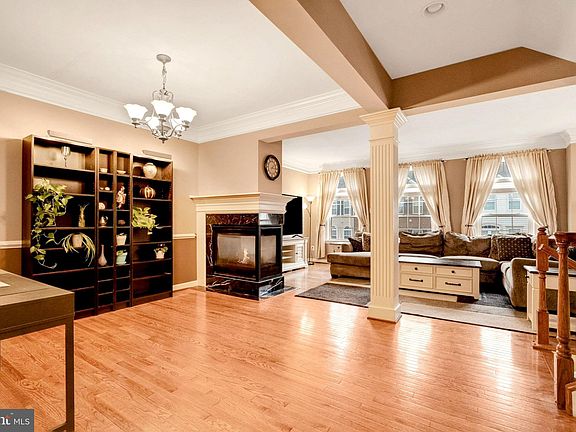 3rd image of 3209 Ellington Ln